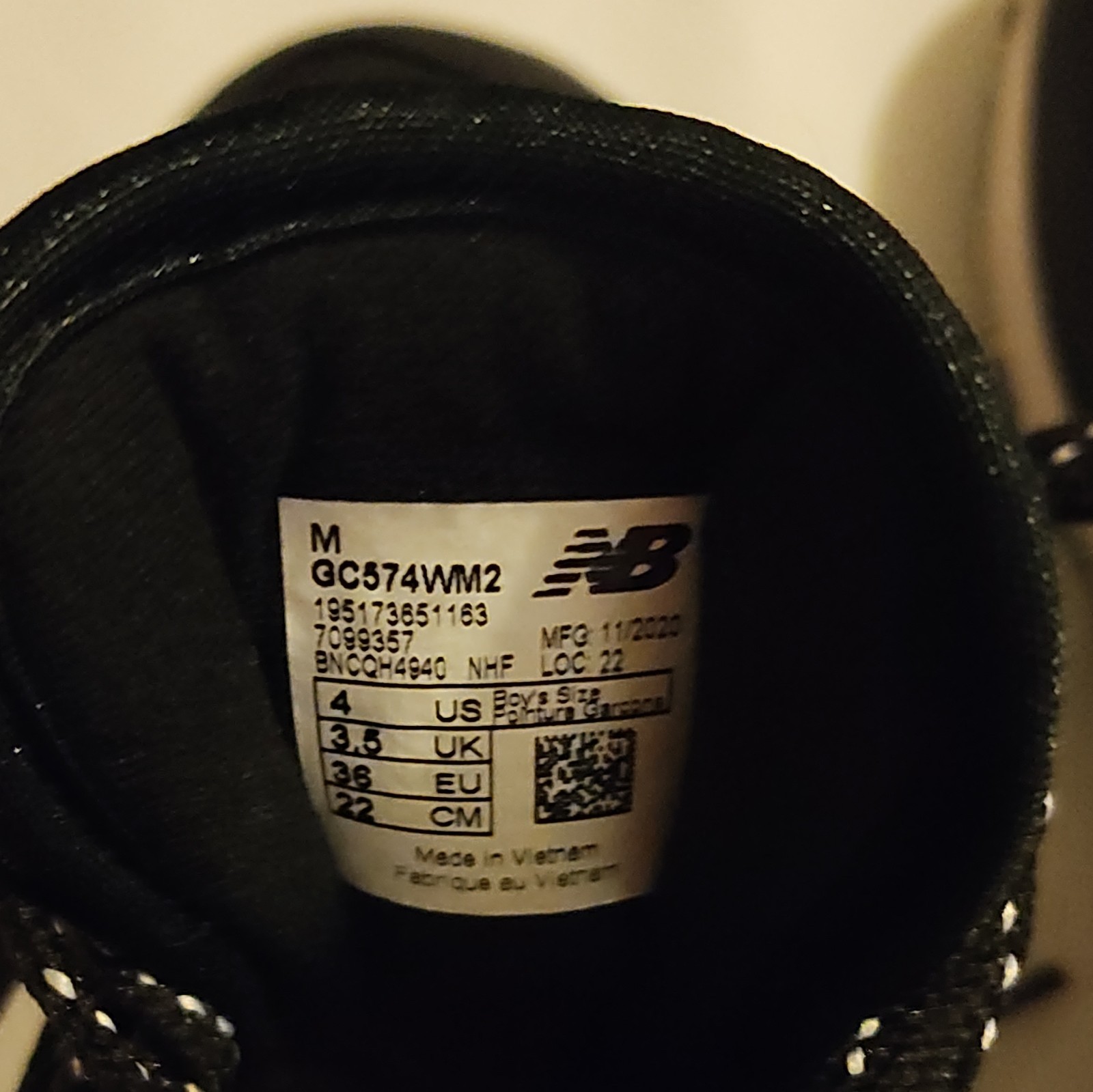 New Balance 574 Black/White/Gray Low Top Men’s Lace-Up Sneakers GC574WM2