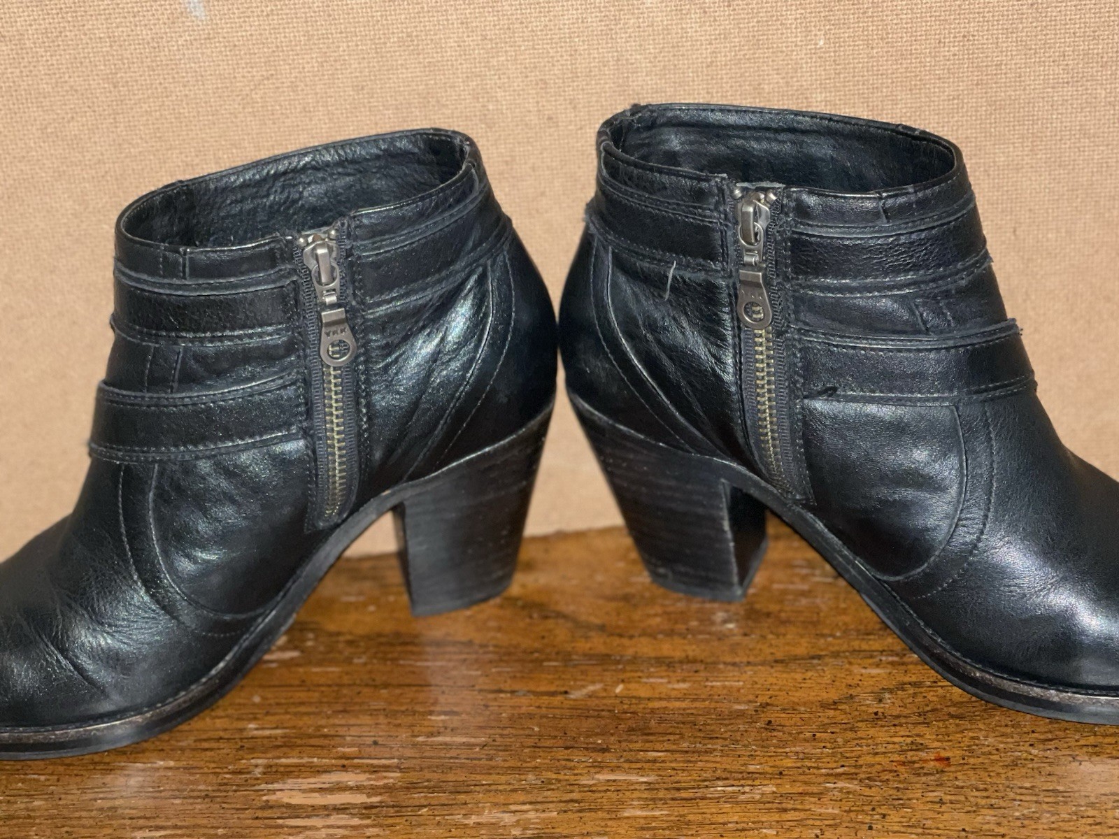 Ariat 450003278 Size 36.5M / US 6B Women’s Black Leather Zip Side Bootie Shoes