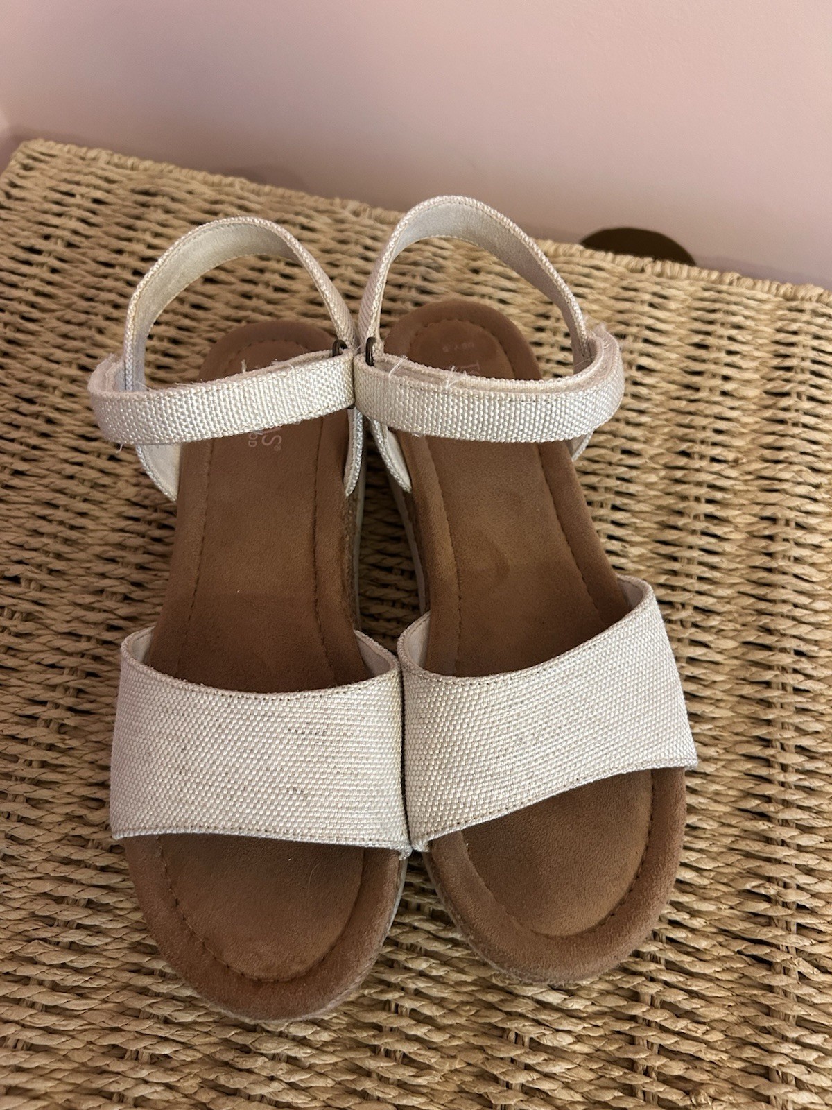 Girls Toms Sandals Big Kid Size 5 Wedge Hook And Loop Closure EUC Shoes
