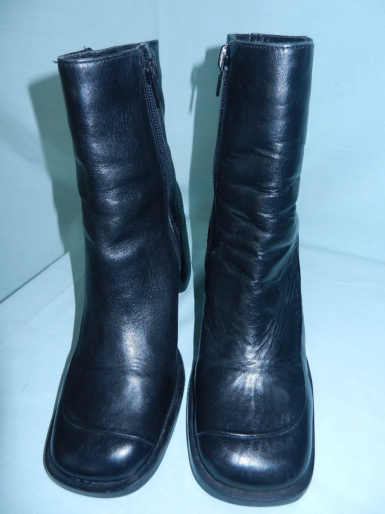 CANDIE’S Y2K Black Leather 3.5″ High Chunky Heels Square Toes Ankle Booties, 8M