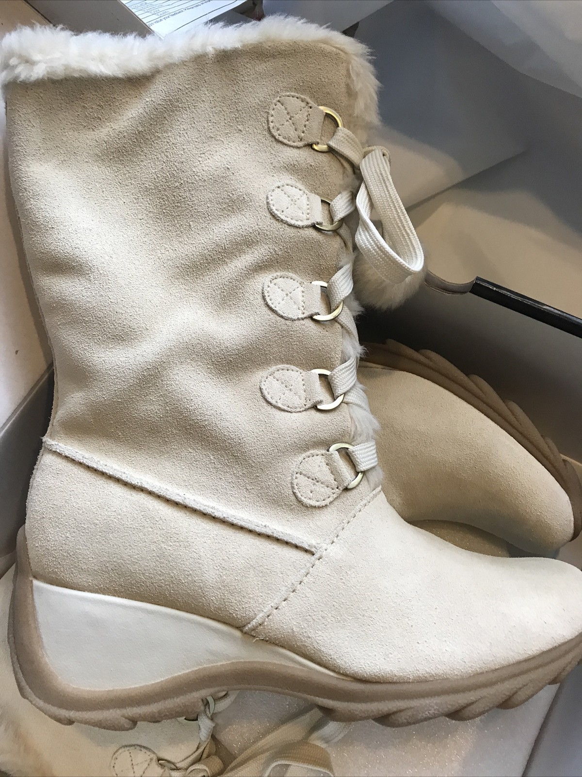 Woman’s Suede boots Waterproof By Brilliant /Studio Winter White 9M NIB Suede