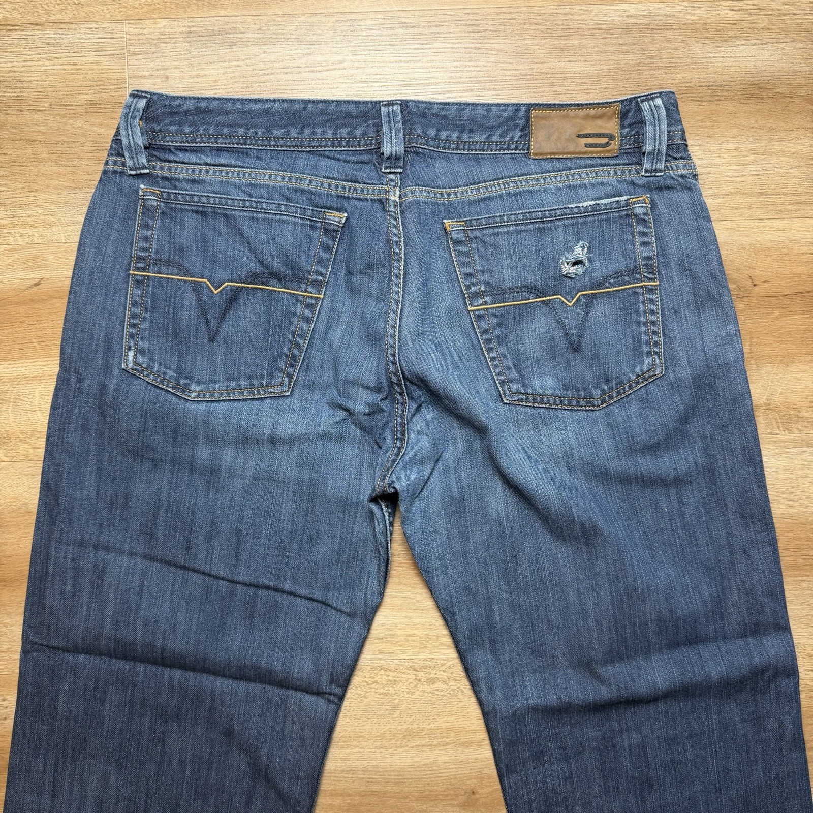 Diesel Levan Jeans Men 36×26 Blue Relaxed Straight Dark Wash Denim 8GE (Hemmed)