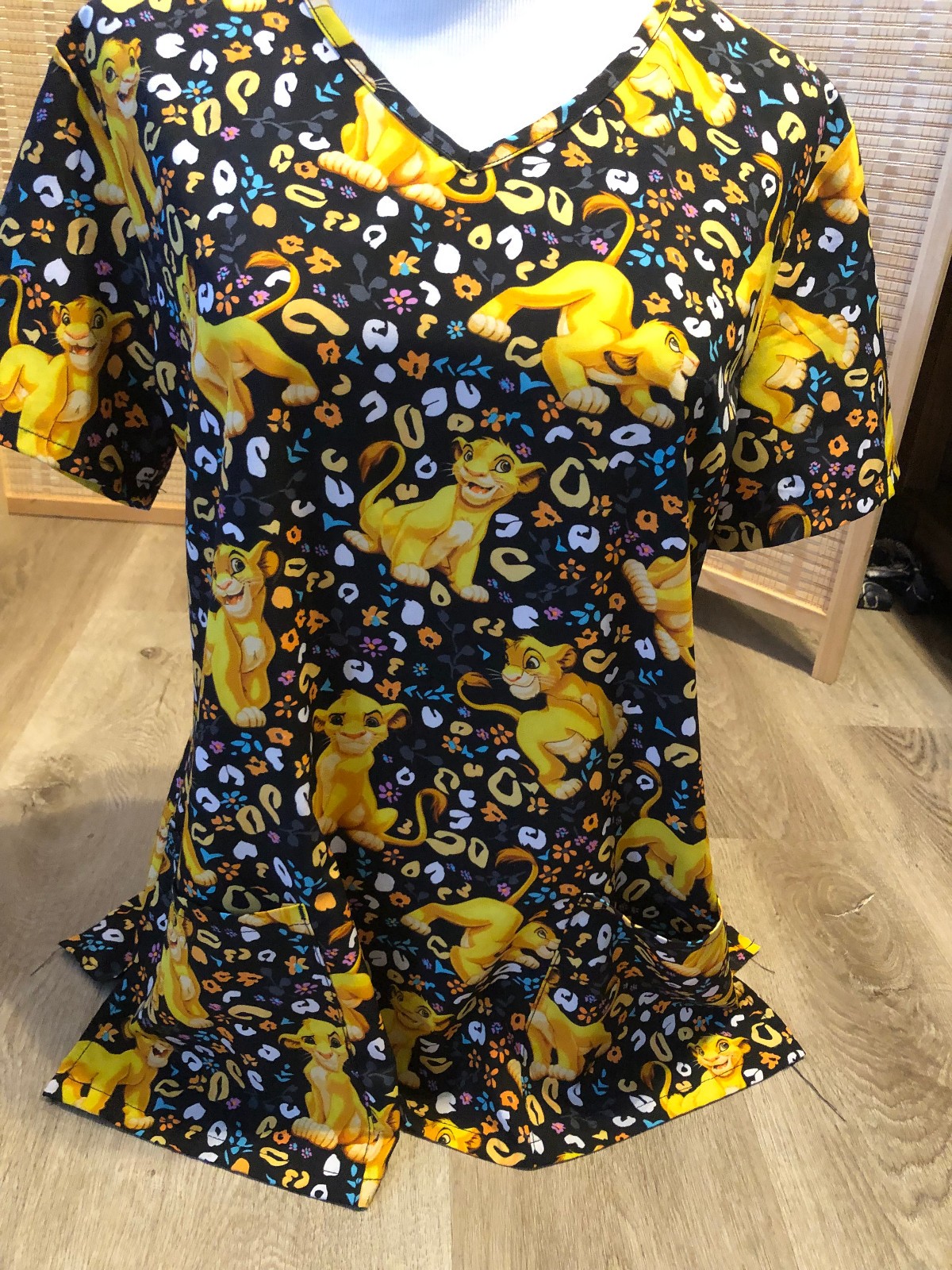 Disney The Lion King Simba Scrubs Scrub Top Polyester Large L (H875)