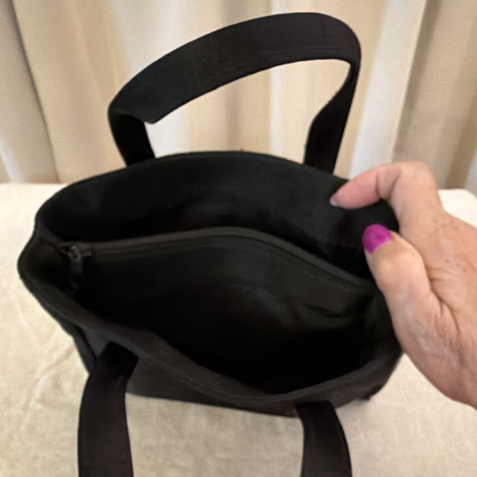 Harrods Black Logo Tote Bag w/ Zip Closure Inner Pockets Double Handles