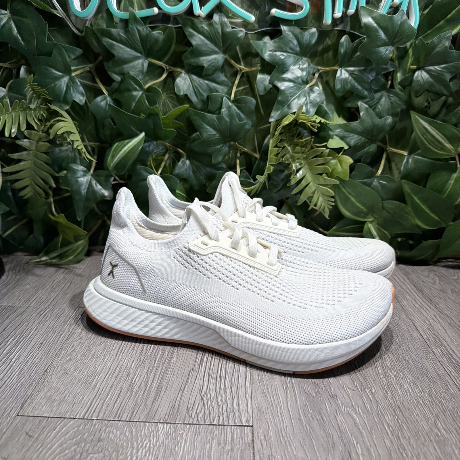 Flux Adapt Run White Gum Men 6.5 Women 8 Running Athletic Walking Knit Shoes