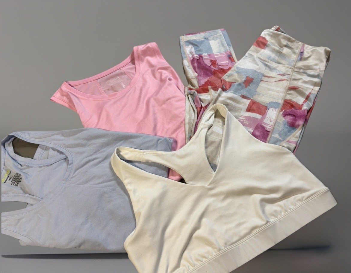 Tek Gear Workout Gear 4 Piece Lot Women s XL/XXL Leggings, Tanks, Sports Bra