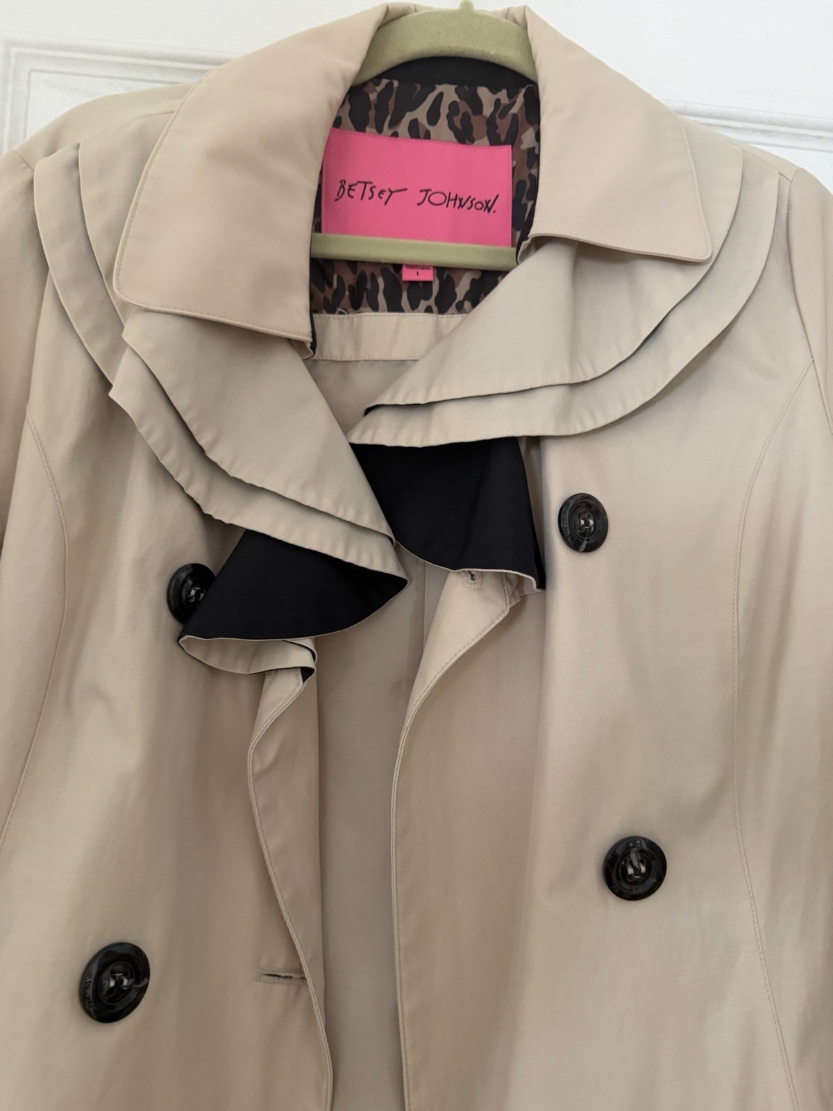 Betsey Johnson Women’s Beige Trench Coat Size S Belted