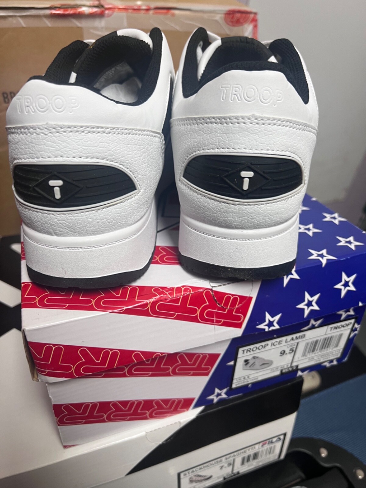 Troop Ice Lamb Low rise white black red new 8 8.5 9 9.5 10 11 12 13