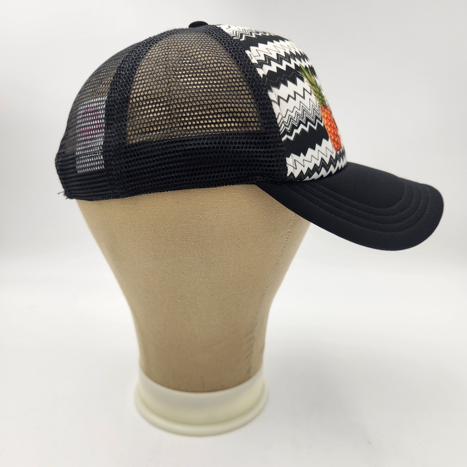 Black White Chevron Pineapple Trucker Hat Snapback Mesh Cap One Size EUC