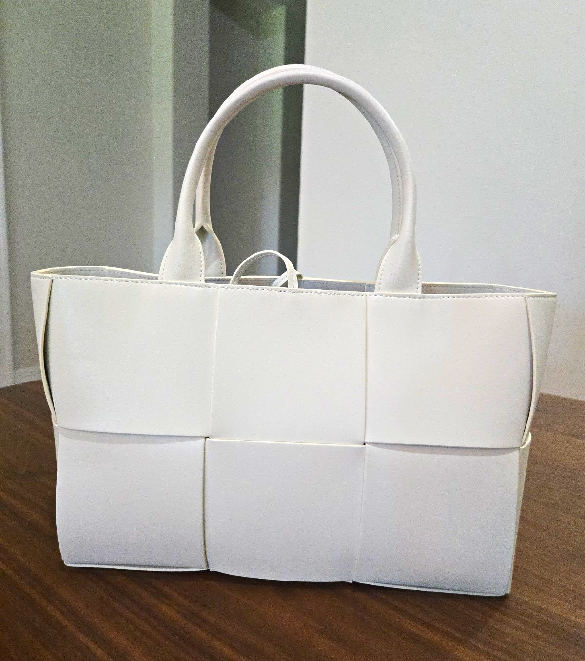 Tiffany & Fred Woven Smooth Leather Tote Bag w/ Inner Pouch And Gold Hardware