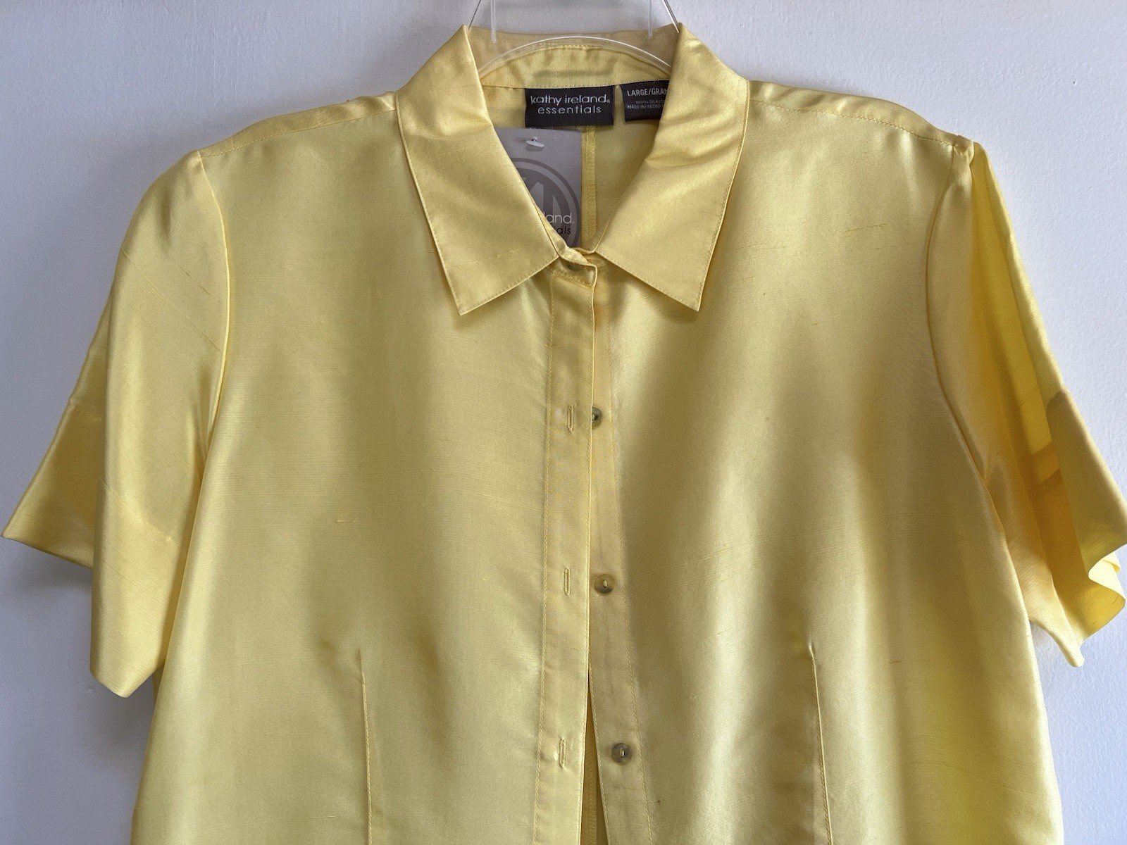 Kathy Ireland Essent Yelow Silk Short Sleeve Buttonup Shirt Blouse Deadstock NWT