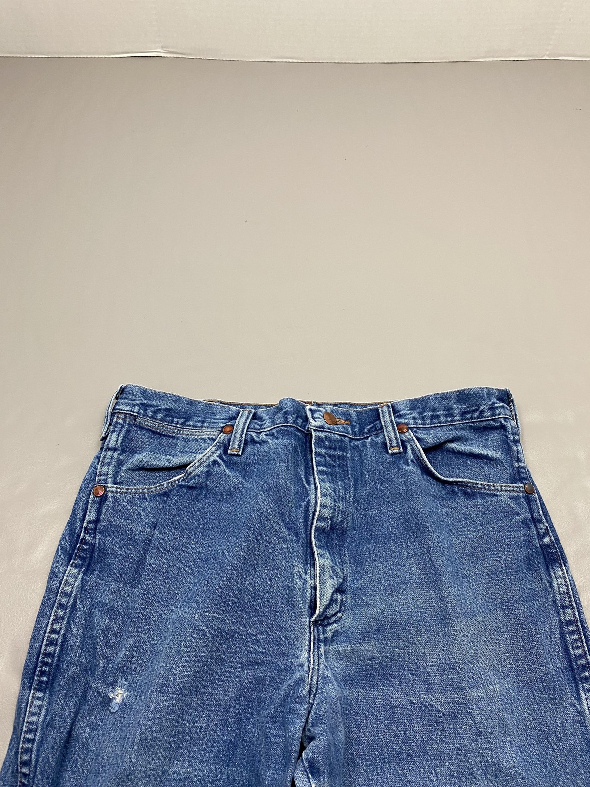 Jeans Mens 32×32 Blue Medium Wash Straight Denim Pants Distressed Cotton Pockets