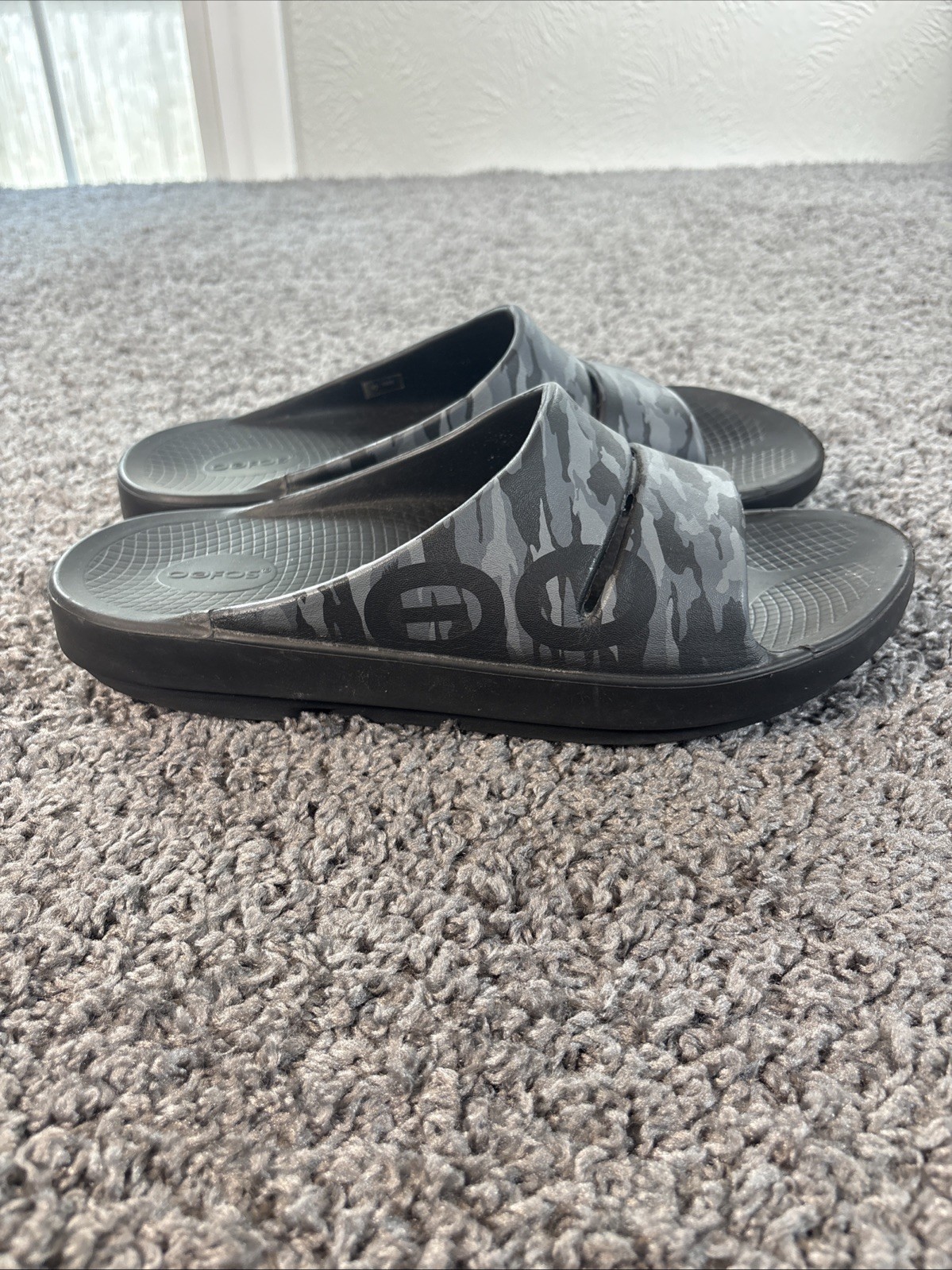 OOFOS OOahh Sport Flex Black/Camo Recovery Slide Men ‘s Size 14 Women’s Size 16