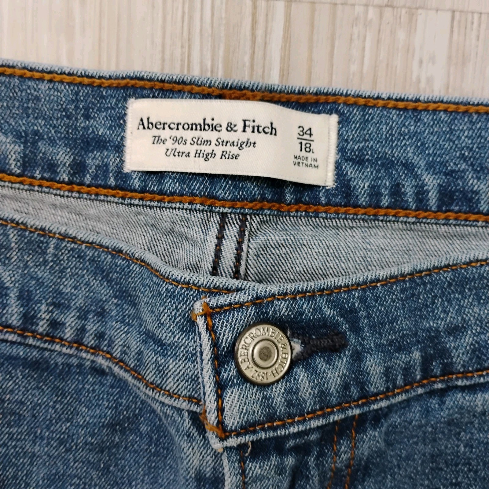 Abercrombie & Fitch 90s Slim Straight Ultra High Rise Jeans 34/18 (Actual 38×32)