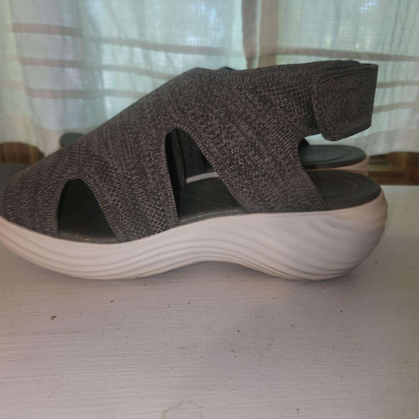 Clarks Sandals Women 8 Gray Synthetic Mesh Open Toe Wedge Slip On Casual