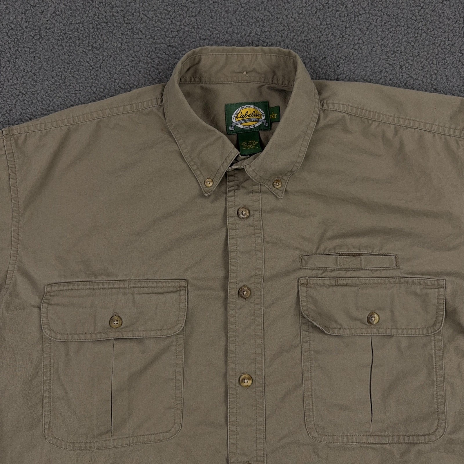 Cabelas Shirt Mens LT Beige Twill Button Up Zip Pocket Outdoor Workwear Hunting
