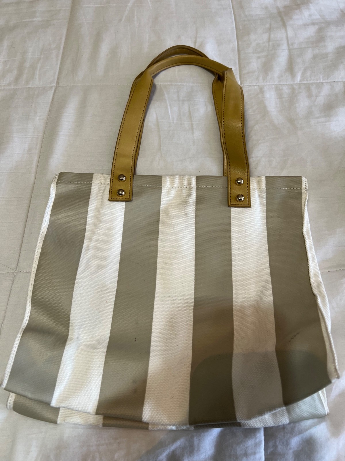 WARNER BROS. WORLD ABU DHABI UNITED ARAB EMIRATES TOTE BAG EST. 2018