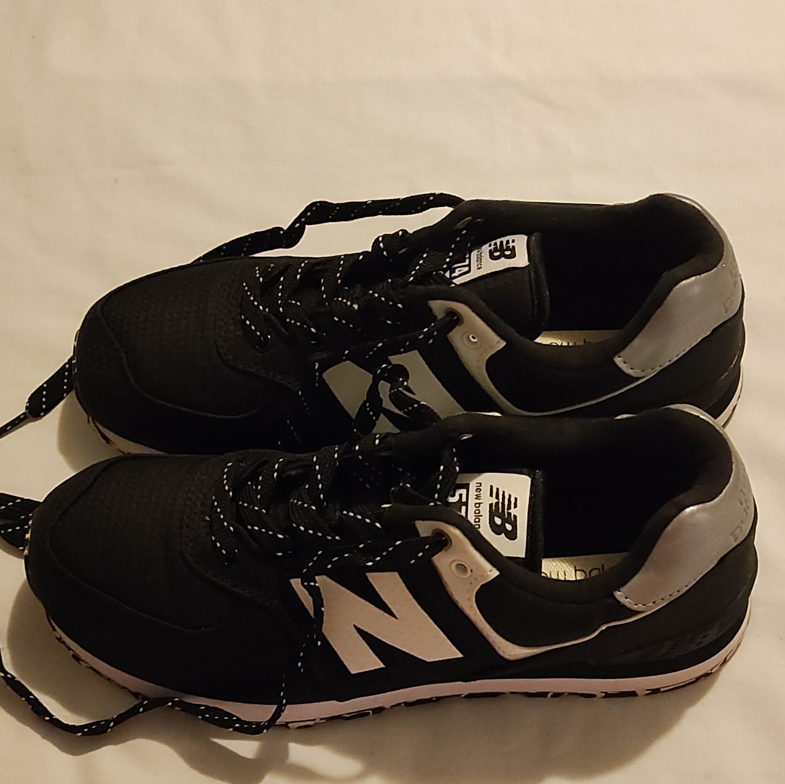 New Balance 574 Black/White/Gray Low Top Men’s Lace-Up Sneakers GC574WM2