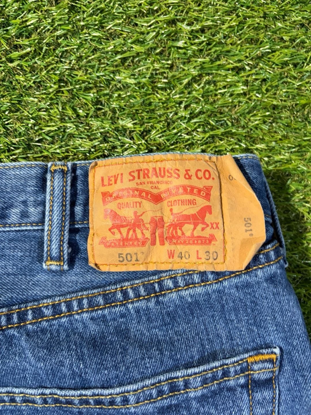 Baggy Levi’s 501 Original Fit Button Fly Jeans Medium Wash Size 40×30