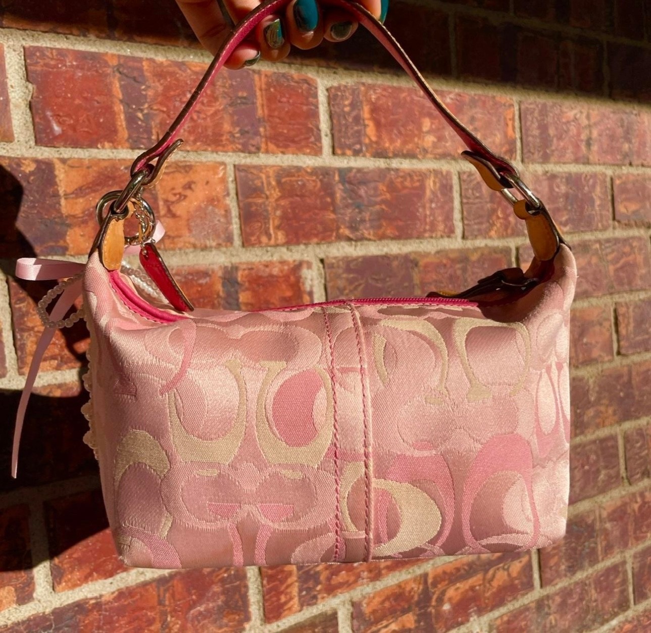 Coach Optic Pink Mini Baguette N° MO4K-6561 10″x5.5″x4.5″