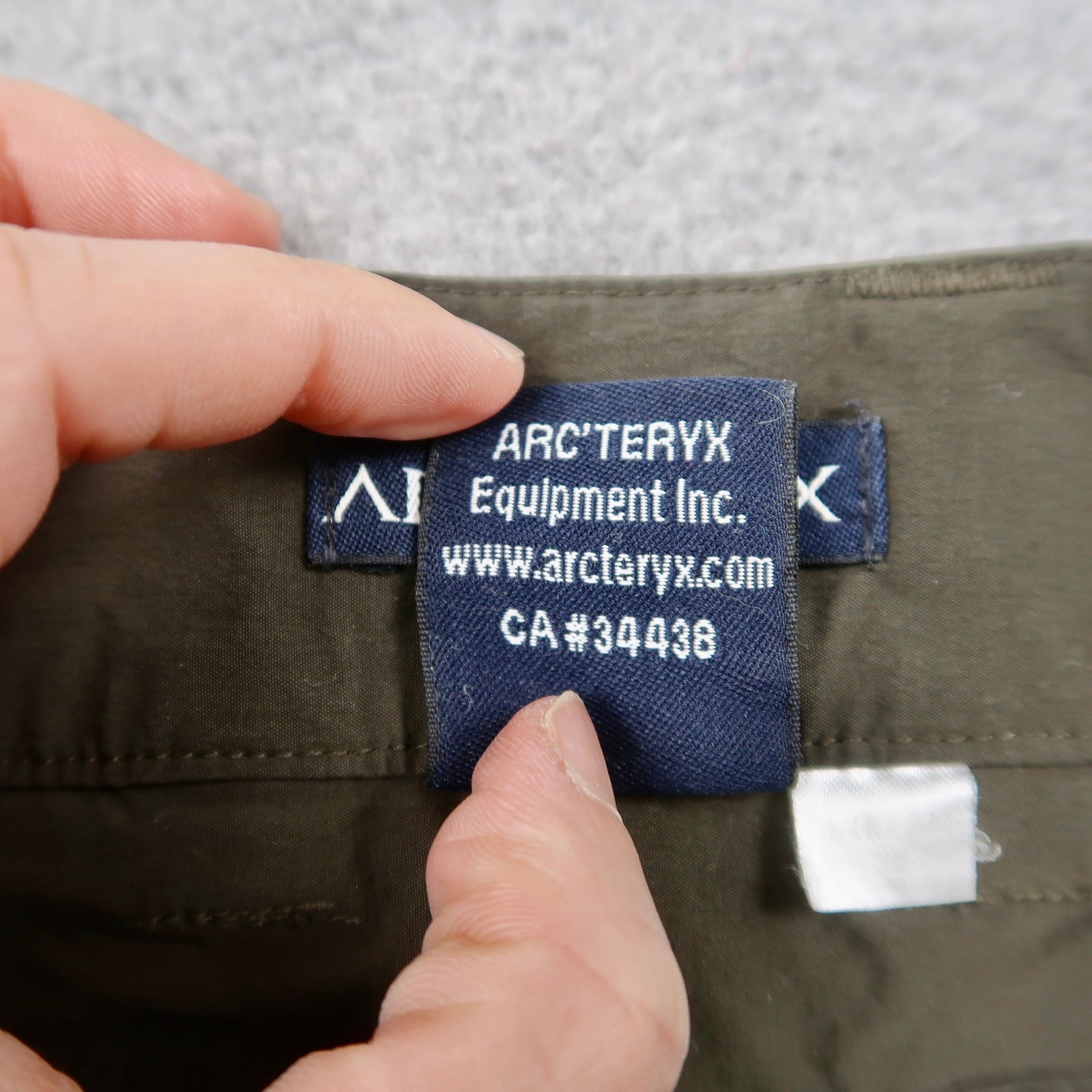 Arcteryx Mens Cargo Pants Size 30 Olive Green Distressed Paint Splatter Outdoor