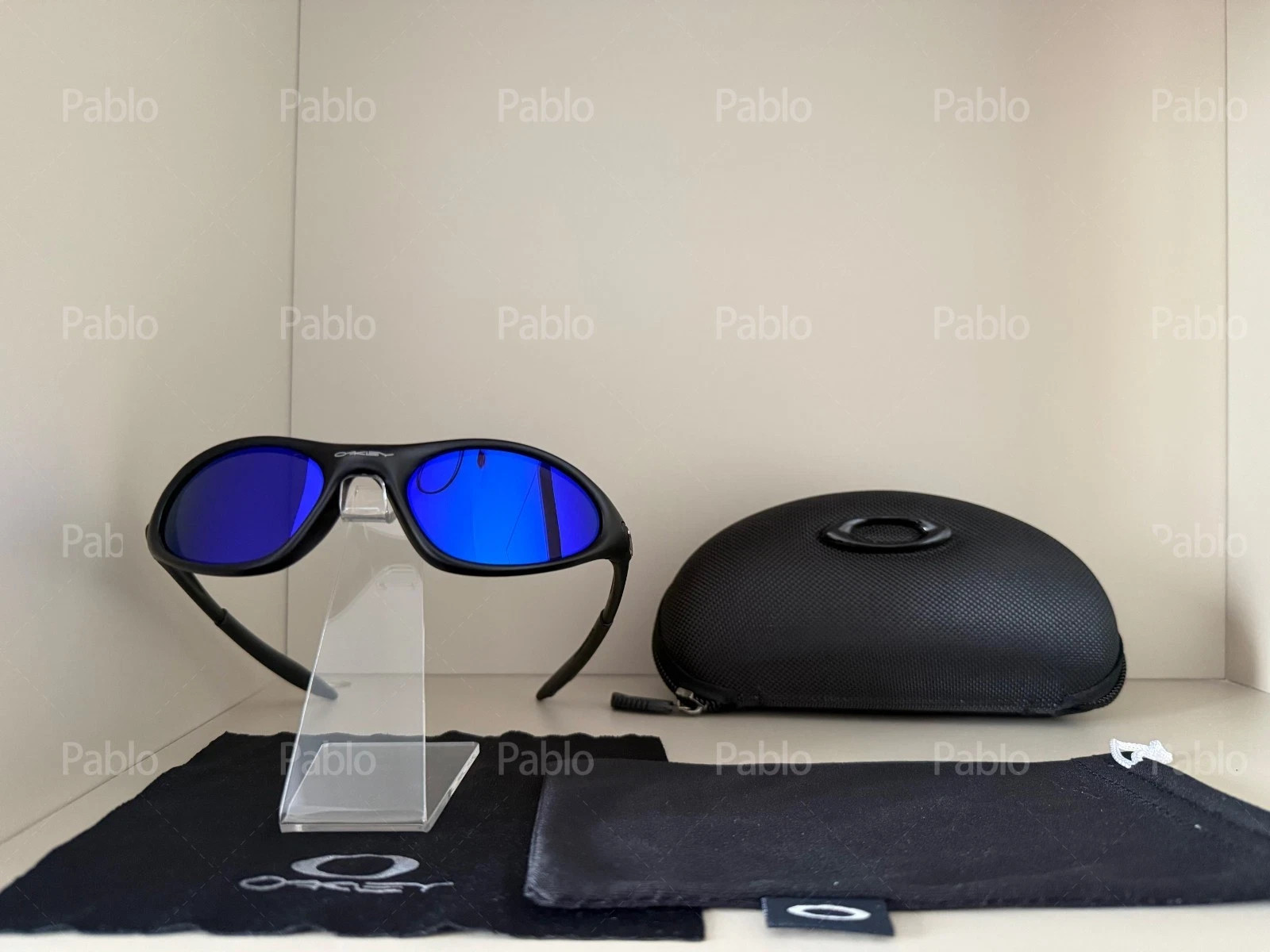 Oakley Minute 1.0 Sunglasses Black Frame Blue Lenses Y2K Gorpcore