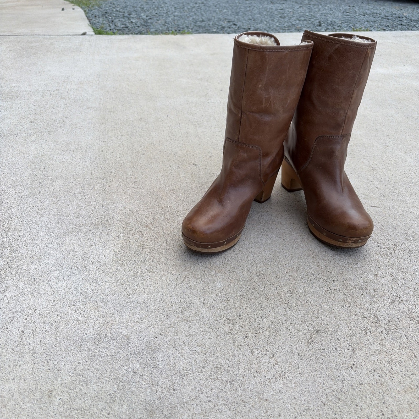 UGG Australia Women’s Lynnea Leather Shearling Fur Boots Size 8