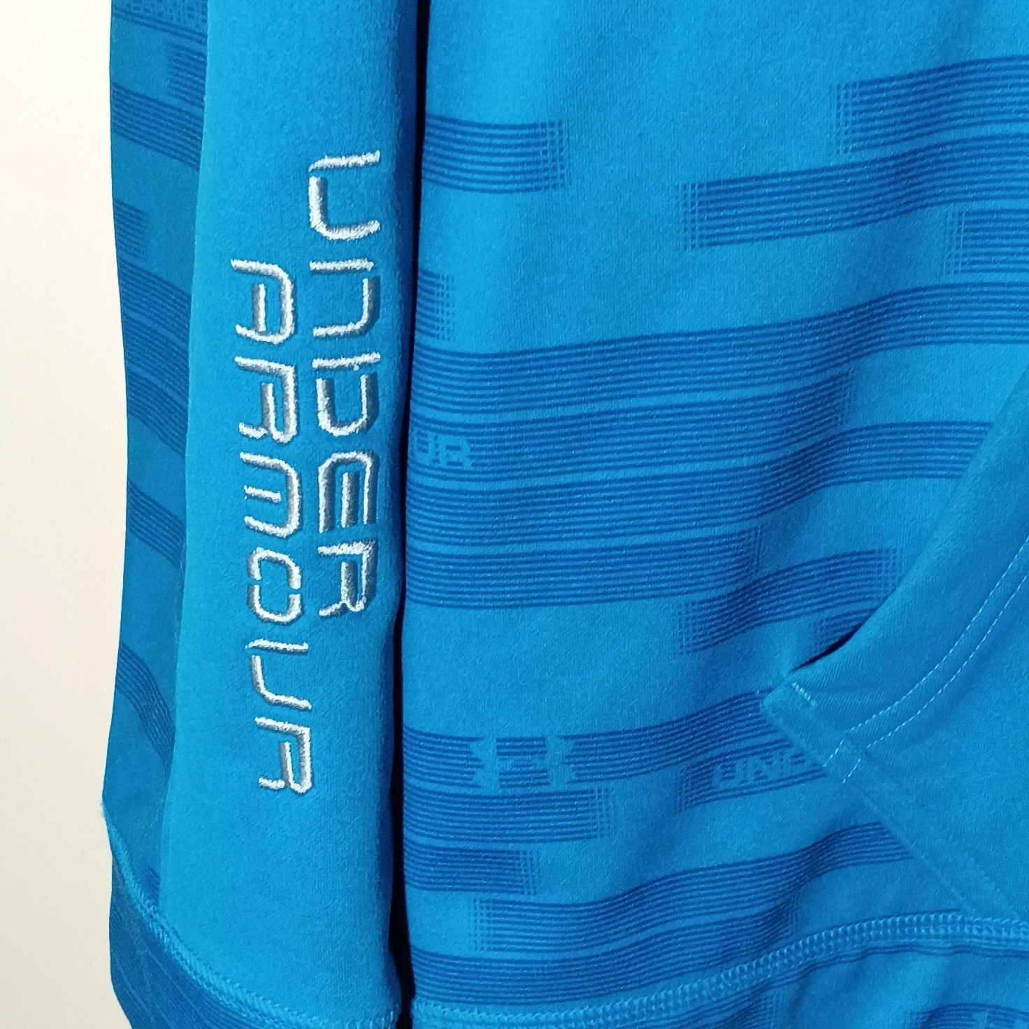 UNDER ARMOUR MENS LOOSE FIT BLUE STRIPE FULL ZIP HOODED JACKET SIZE LARGE