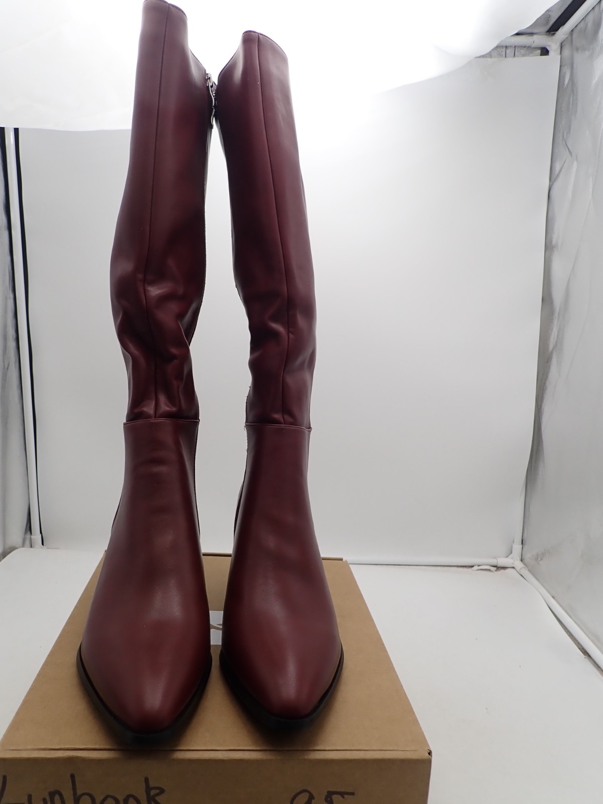 Lunhonk Burgundy Knee High Boots Women’s Kitten Heel Pointed Toe size 9.5