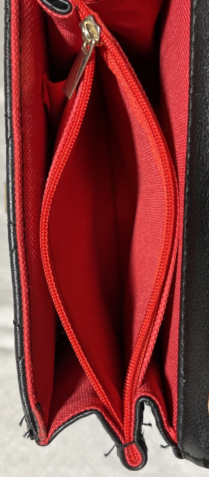 Black Purse (6.75”x5.75”x3”) Excellent Condition! *FREE SHIPPING*