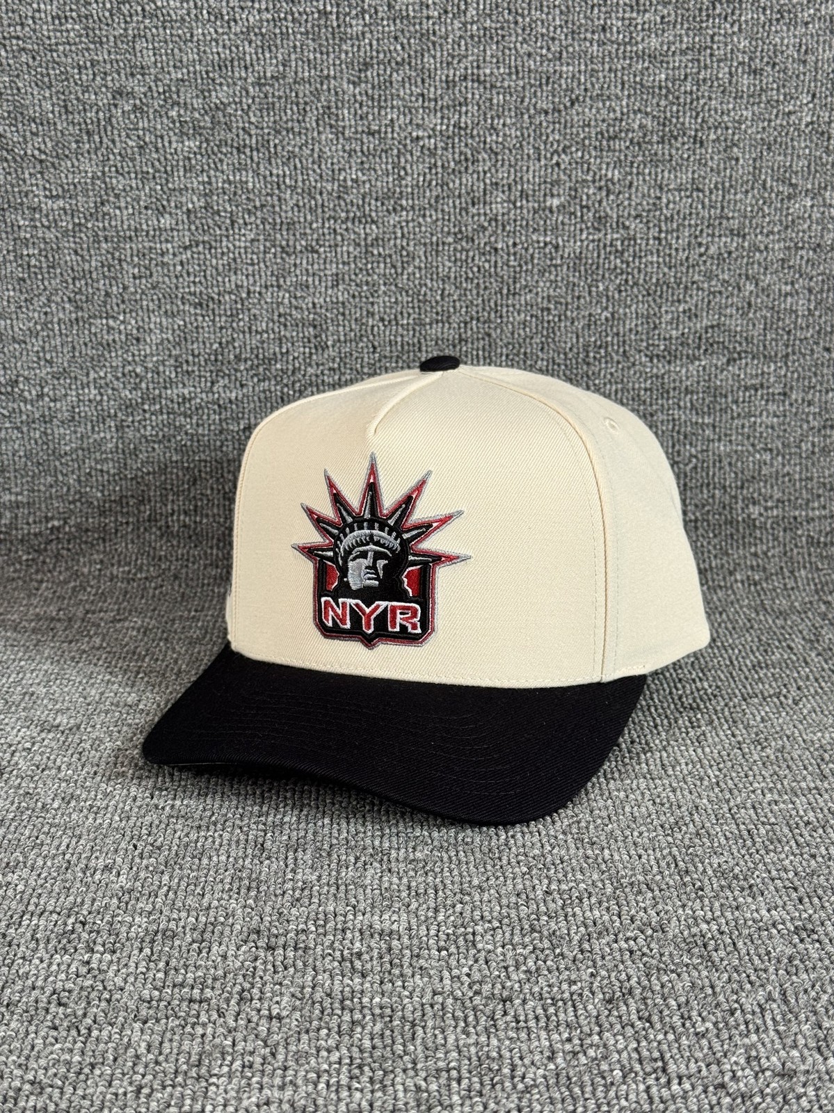 Mitchell & Ness NY Rangers Retro Snapback Cream Black Hat S1405