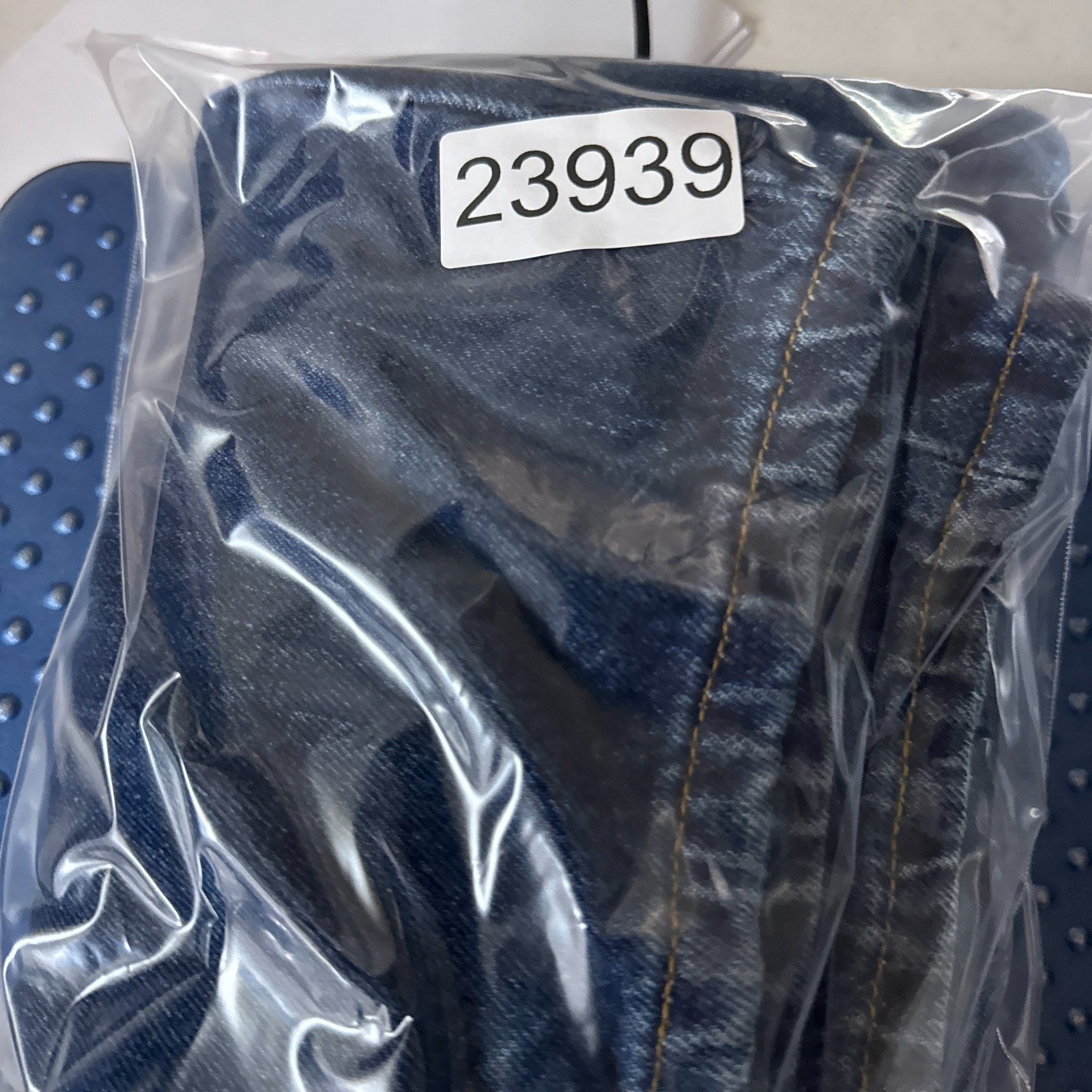 Levis 501 Jeans Mens 32×34 Blue Button Fly Denim Pants Thrashed Faded (Tag34x36)