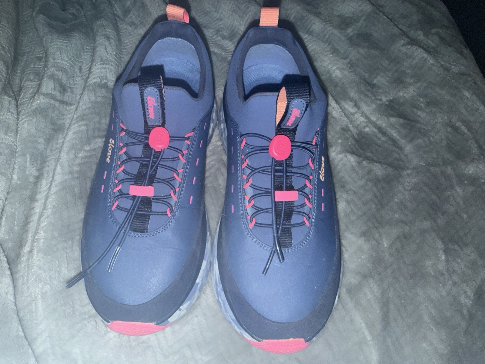 Clove Contour Comfort Low Top Lace-Up Athletic Sneaker Blue/Pink Camo