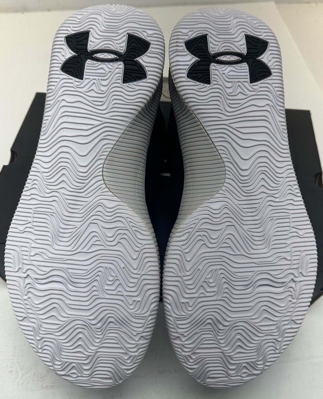 UNDER ARMOUR Jet Men’s Basketball Shoe 3022051-005 Black New with box