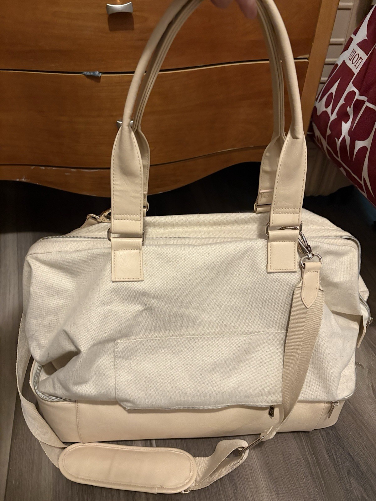 BEIS Beige Women’s Travel Duffle Bag Zip Pockets Detachable Strap Silver