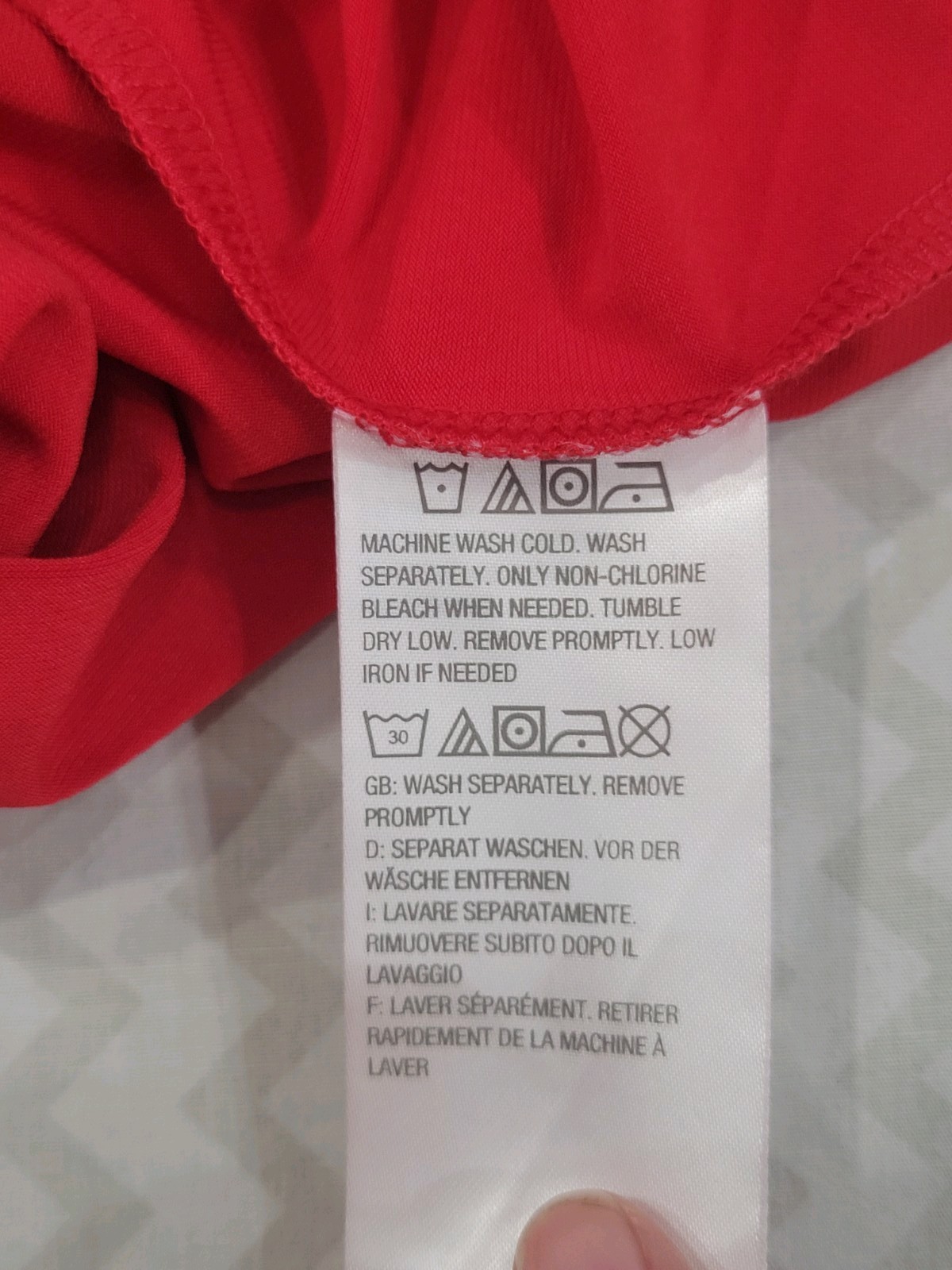 Susan Graver Sleeveless Blouse Womens Size 1XRed Keyhole Brooch Detail Neck Line