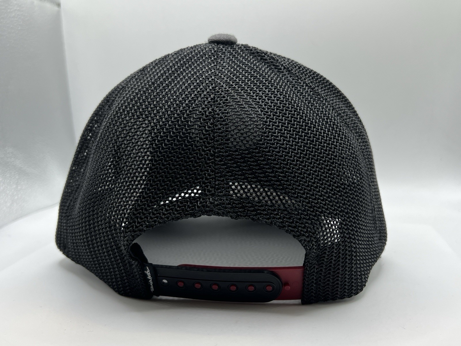 Travis Matthew Golf Hat FlexFit Tech 110 Gray Trucker Mesh Snapback Baseball Cap