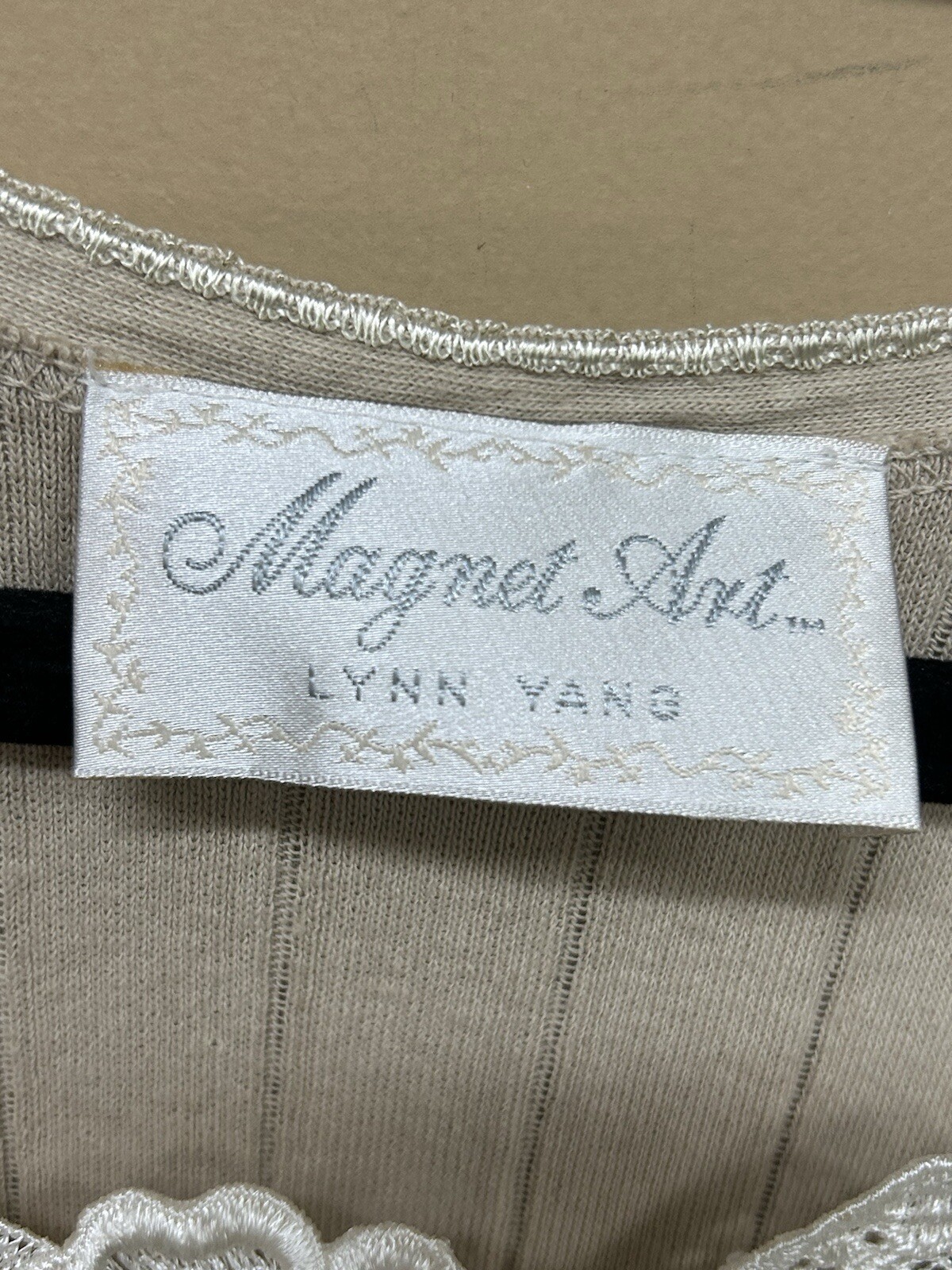 Magnet Art Lynn Yang Beige White Ribbed Tank with Applique Detail Size M/L