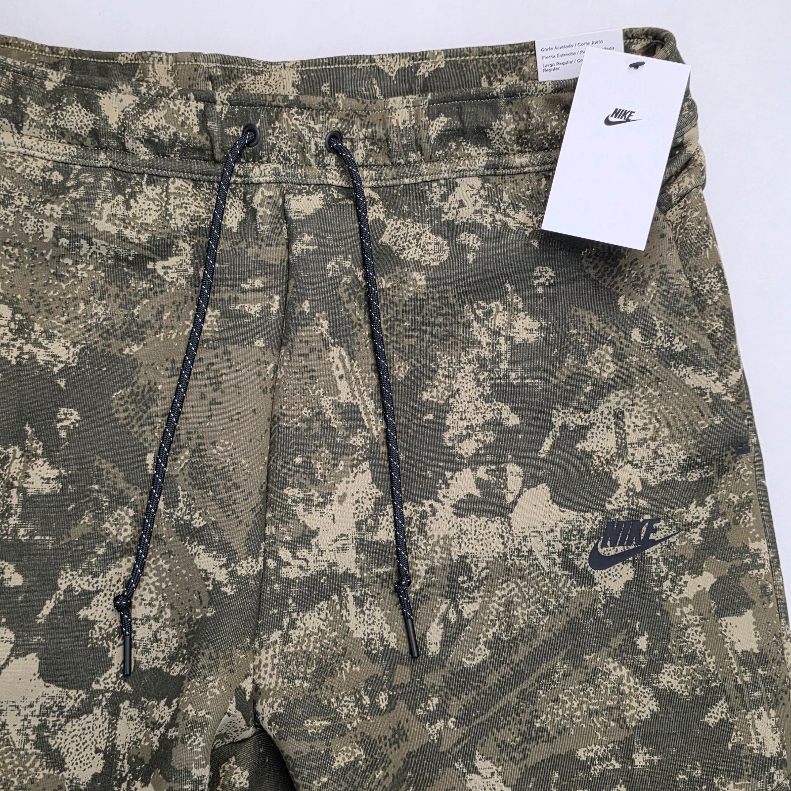 Nike Men’s Tech Fleece Camo Slim Fit Taper Jogger Sweatpants Size M Olive Green