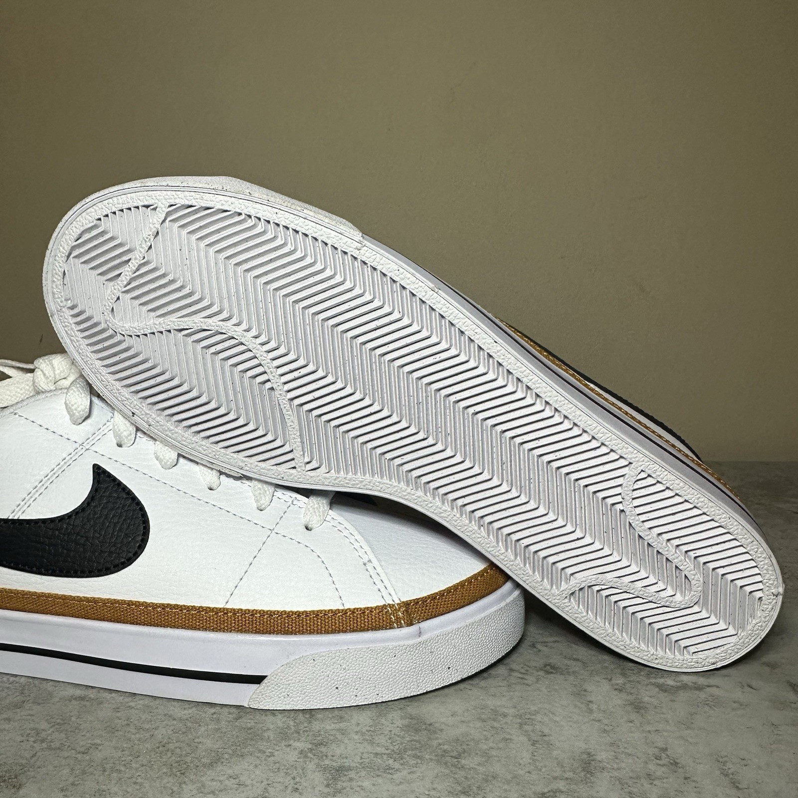 SIZE 9.5- Nike Womens Court Legacy Nn White Fashion Sneaker DH3161-100