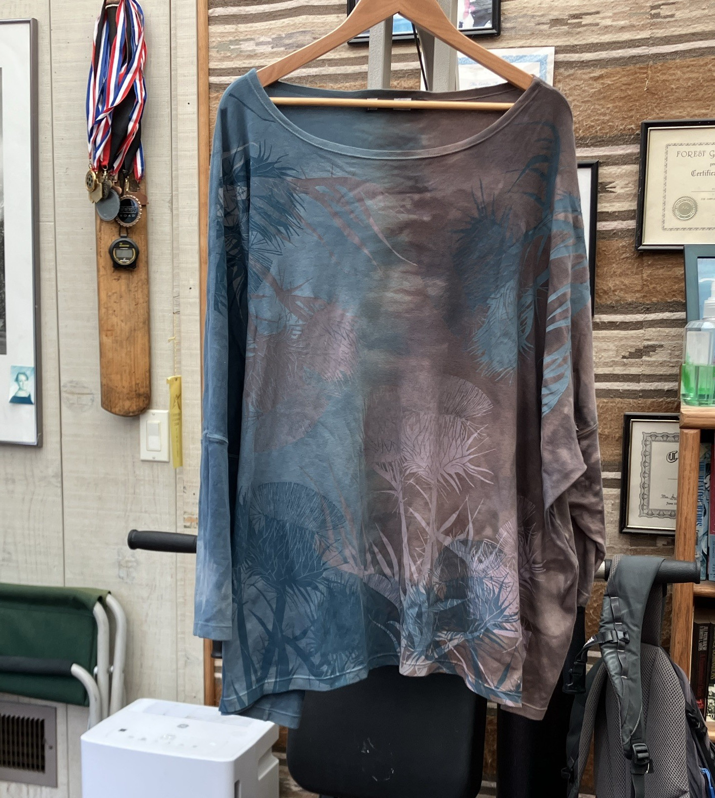 Blue Fish Women’s OS Blue/Brown Tie-Dye Graphic Cotton Knit Scoop Neck Top