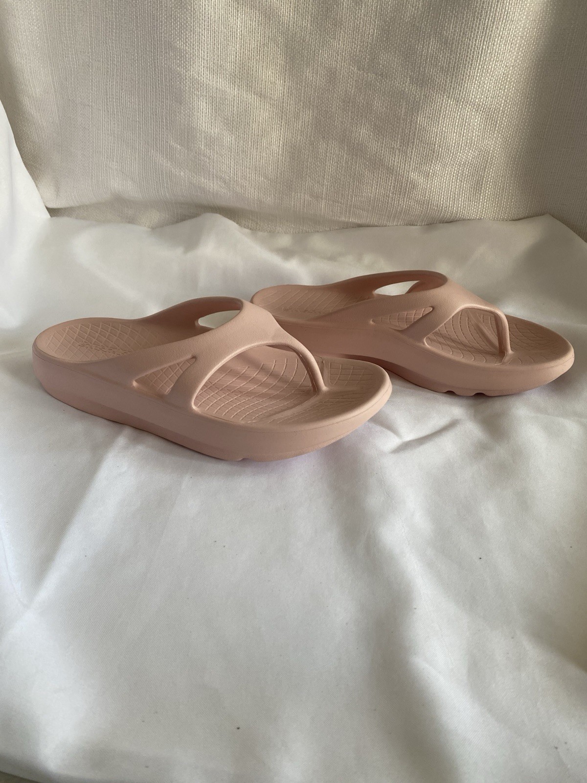 Skechers Women’s Size 8W Relaxed Fit Relay Bounce 3 Point Sandals Comfort Beach