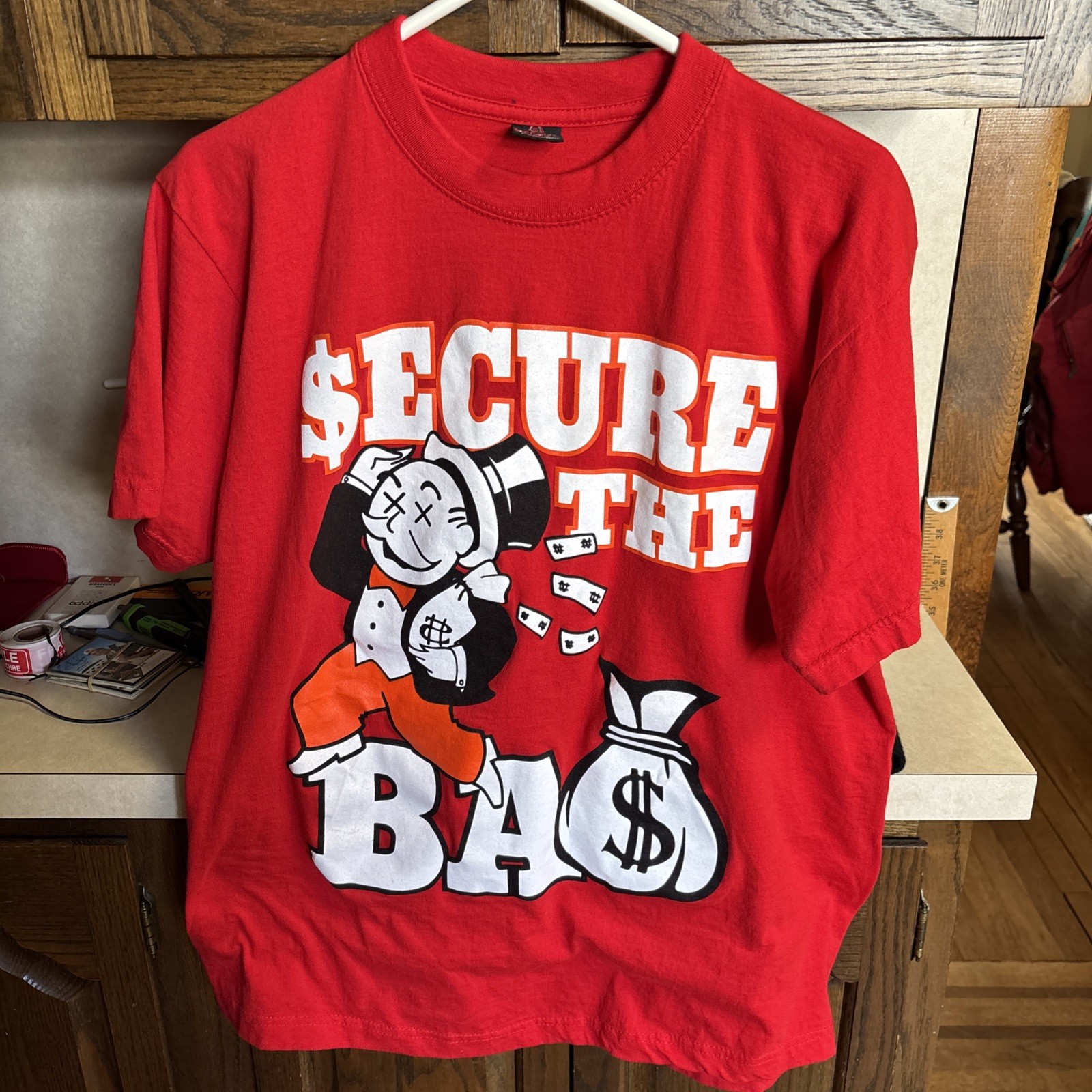 Vintage Iced Out Clothing Company Secure The Bag Men’s Size Medium T Shirt