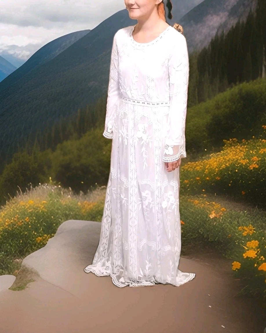 Lace cotton/ poly wedding dress long sleeve. Sz S