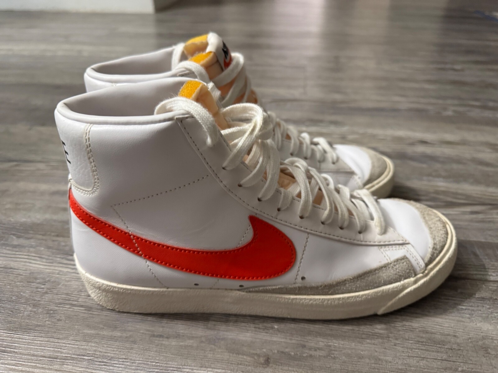 Size 9.5 – Nike Blazer ’77 Vintage Mid White Blue Red