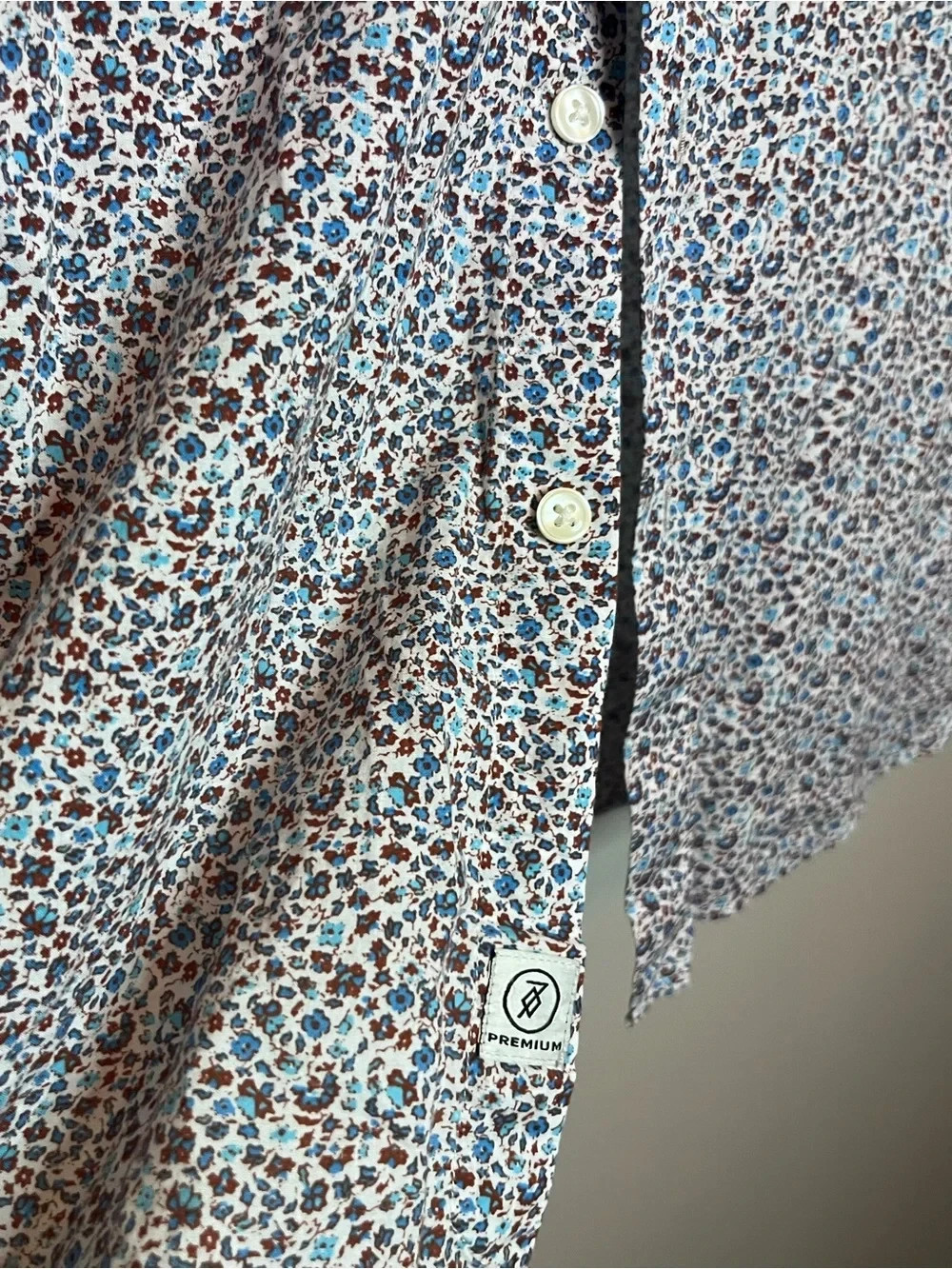 7 Diamonds Men’s Floral Button-Down Shirt – White with Blue and Brown Accents LG