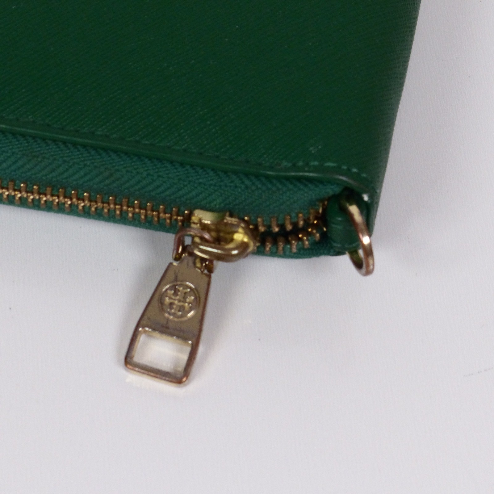 Tory Burch Green Zip Around Womens Wallet Card Slots Coin Pocket Saffiano READ