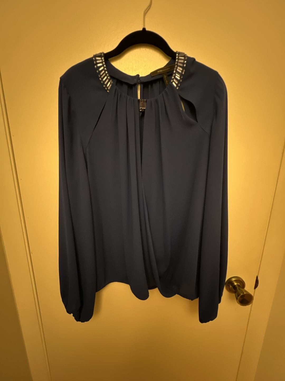 BCBGMAXAZRIA Navy Blue Beaded Shoulder Cutout Long Sleeve Blouse Sz L