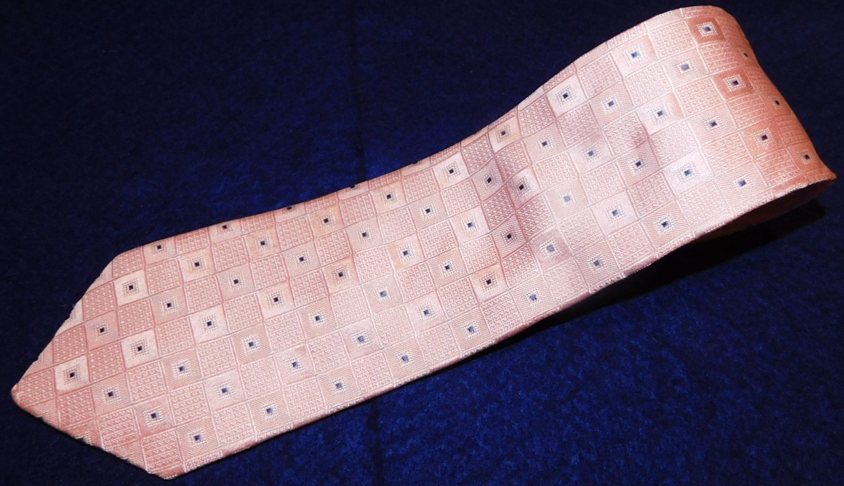 HUGO BOSS MADE IN ITALY LIGHT PINK/BLUE SQUARES/DOTS MOTIF TIE – DESIGNER TIES.