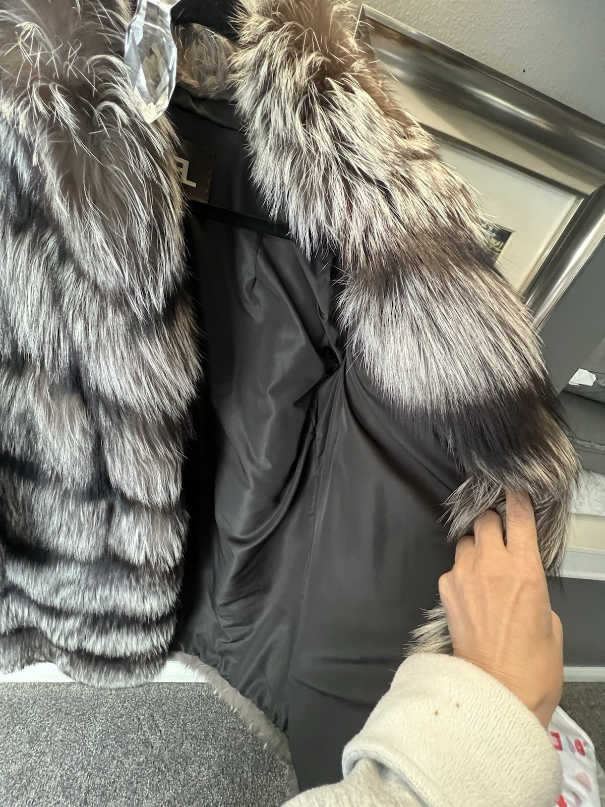 Custom Silver Fox Fur Coat, $3.000